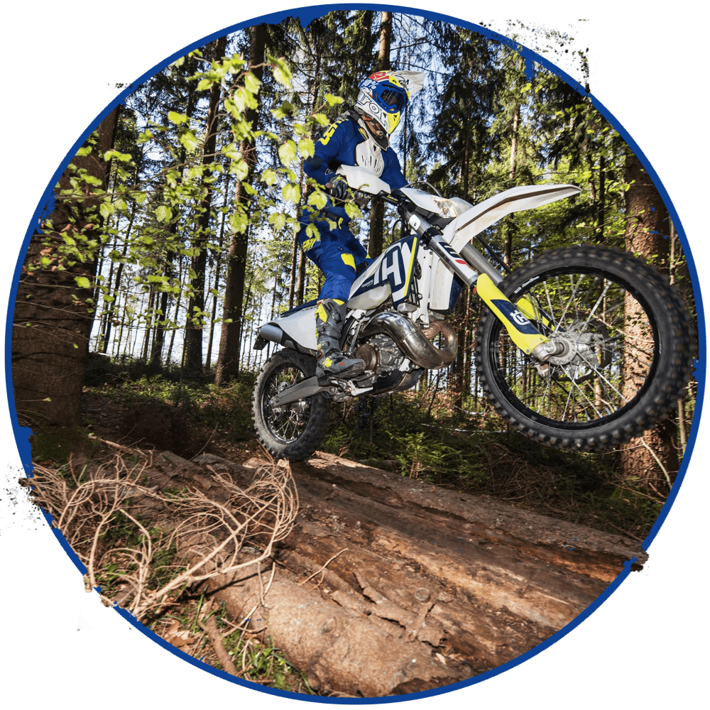 Ultraterrain Motocross im Wald